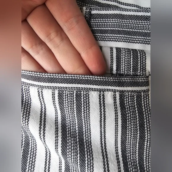 Banana Republic striped slackes. 10 - Picture 4 of 5
